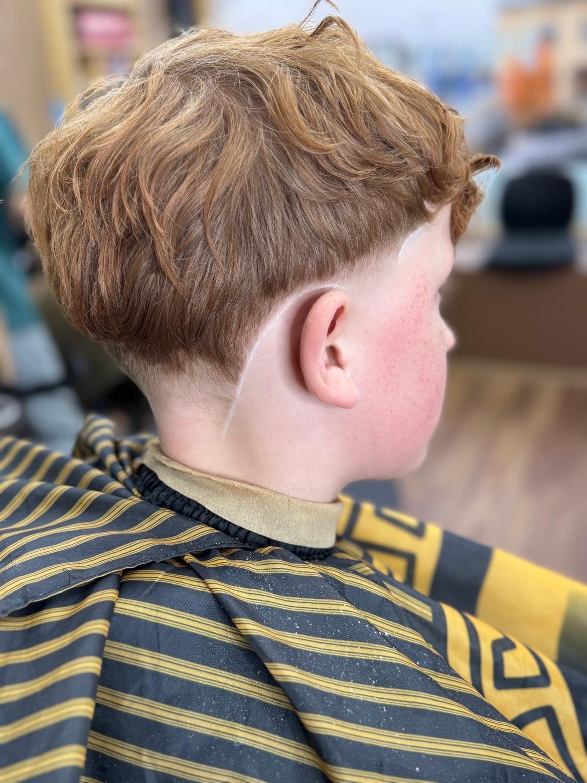 Taper fade ja design line -leikkaus — ProLook Porvoo